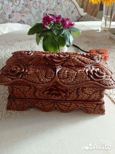 Шкатулка ручной резьбы времен СССР