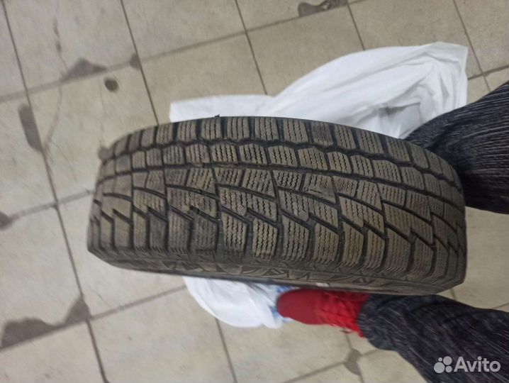 Литые диски r15 на kia rio бу с зимней резиной