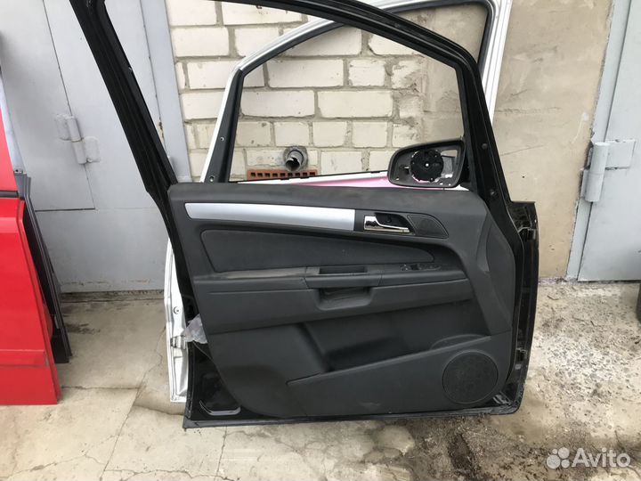 Дверь передняя левая Zafira B