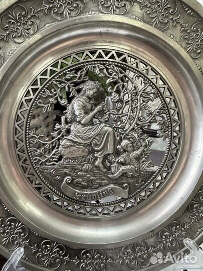 Настенная оловянная тарелка 