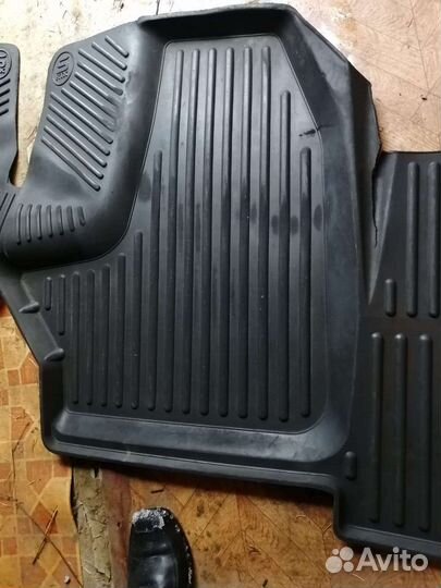 Автомобильные коврики резиновые