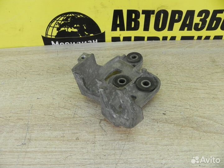 Hyundai Solaris Кронштейн тросов МКПП