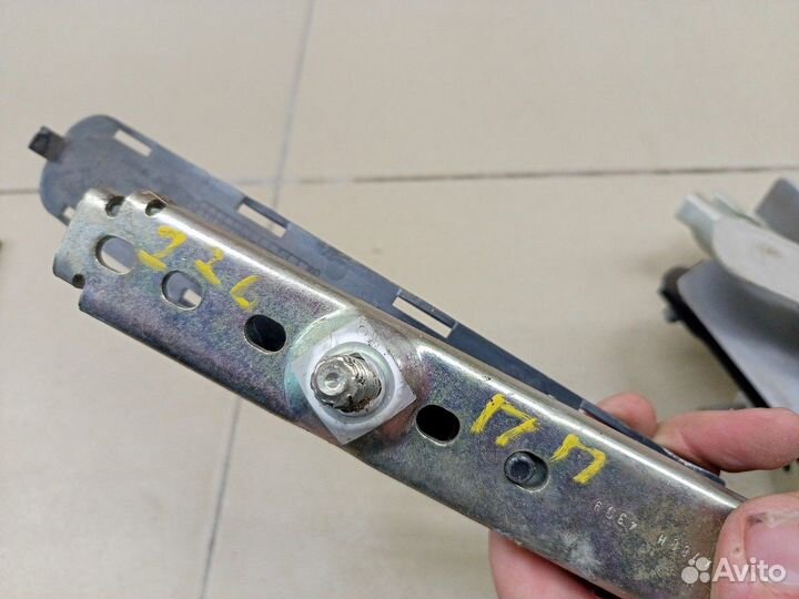 Механизм регулировки ремня безопасности Logan 2005