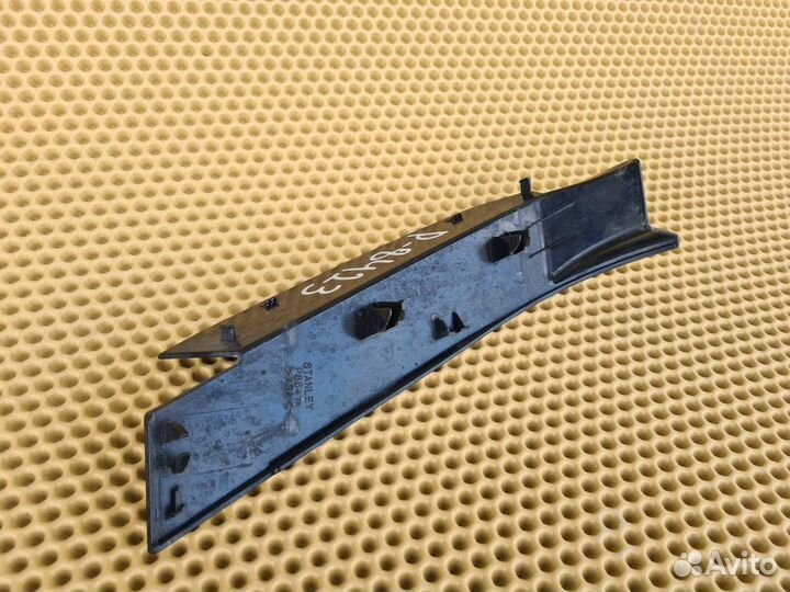 Накладка фонаря задняя правая Infiniti M25 M37 M56