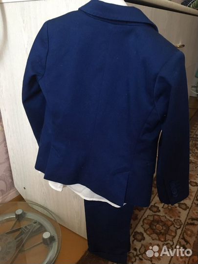 Костюм для мальчика рост 110 см. Одевали несколько