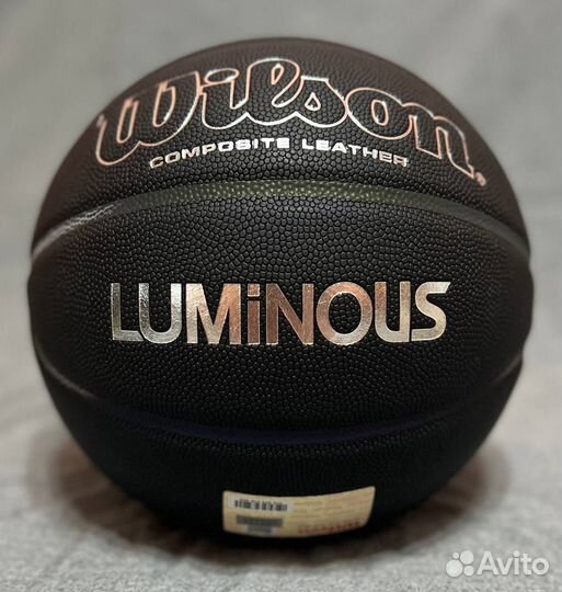 Размер 7. Баскетбольный мяч Wilson luminous Black