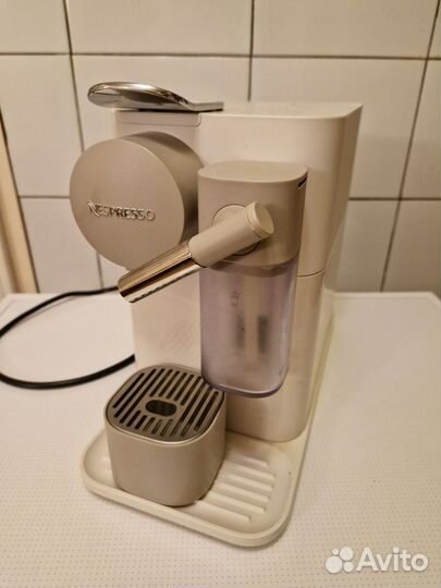 Капсульная кофеварка DeLonghi