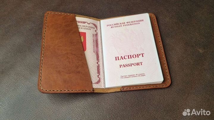Кожаная обложка на паспорт ручной работы