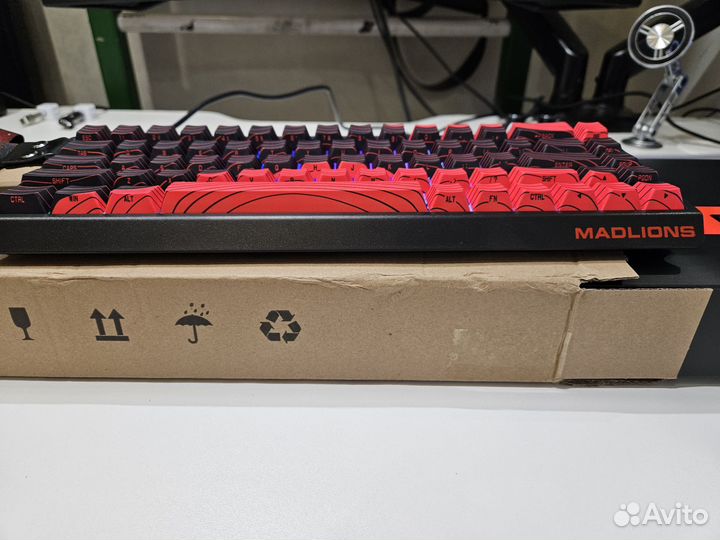 Магнитная клавиатура MAD 68 R