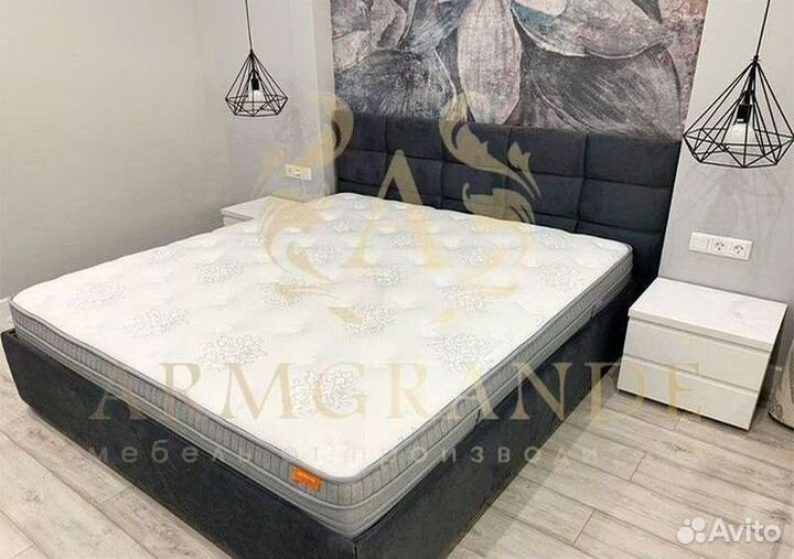 Кровать с мягким изголовьем