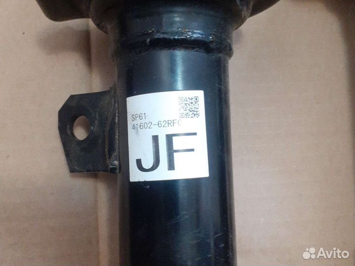 В сборе 2 стойки Suzuki Ignis, пара оригинал FF21S