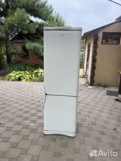 Холодильник Indesit C138G.016