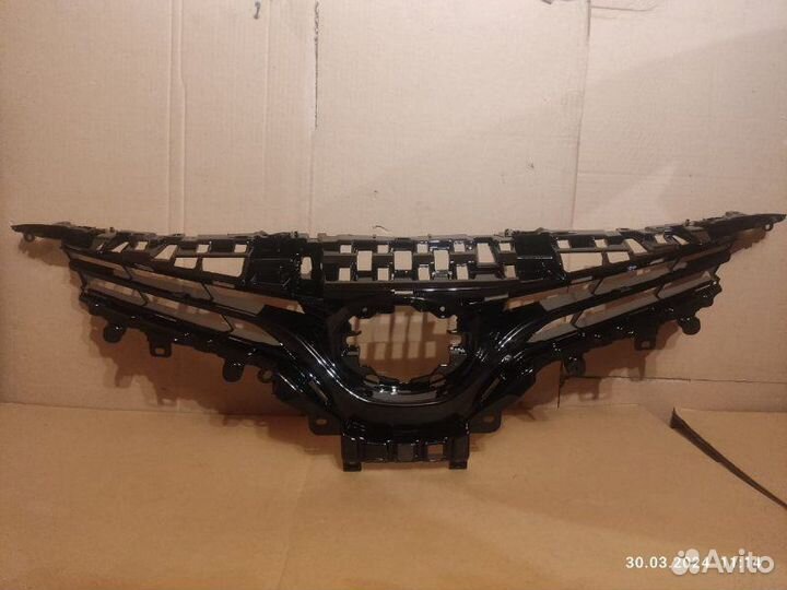 Решетка радиатора передняя Toyota Camry ASV70
