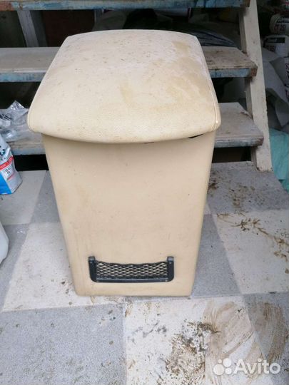 Подлокотник на hyundai h1, Starex