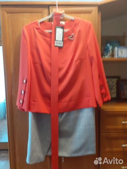 Костюм женский