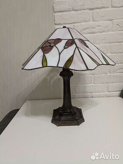 Настольная лампа в стиле Тиффани