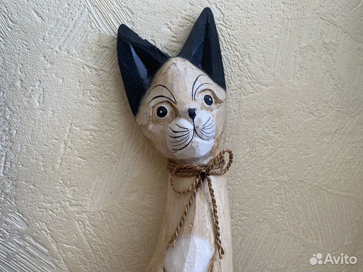 Статуэтка кошки из дерева
