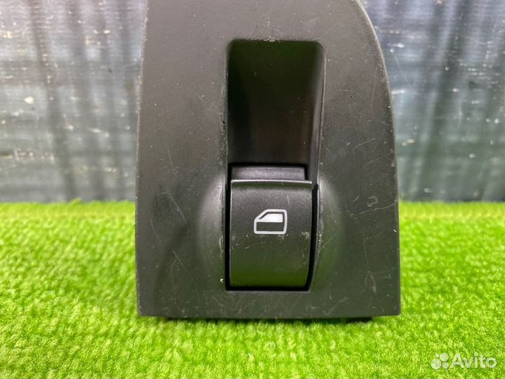 Кнопка стеклоподъемника левая Audi Allroad C5 BAS