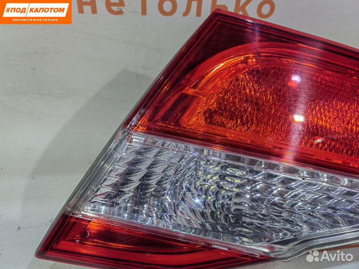 Фонарь крышки багажника правый Toyota Camry XV50