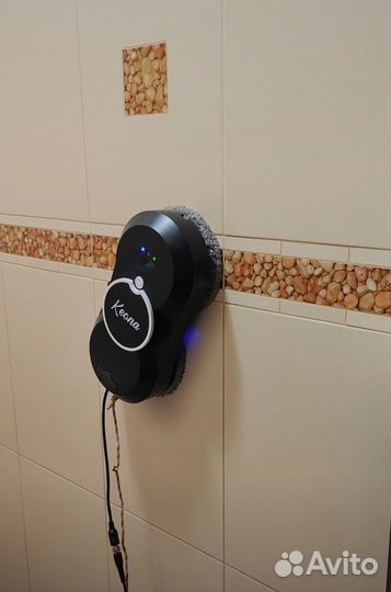 Робот мойщик окон с распылителем