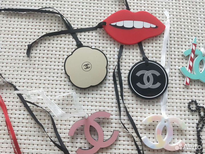 Шанель подвеска шармы лого