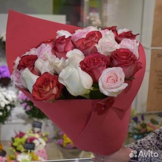 Букет разноцветных роз, Эквадор, 50см 33 шт