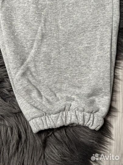 Штаны Corteiz на руках