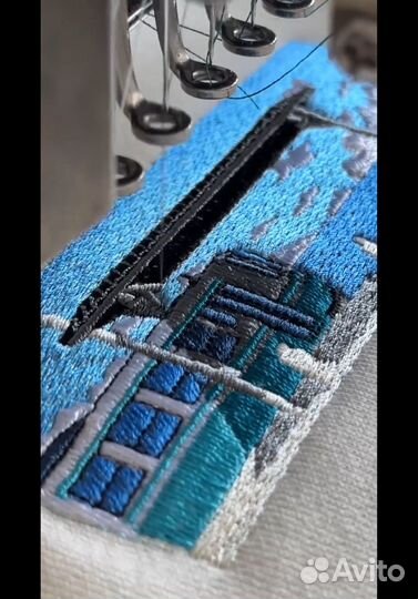 Толстовки с вышивкой всегда в тренде