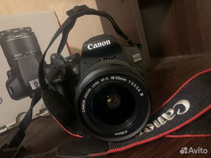 Зеркальный фотоаппарат Canon EOS 2000d