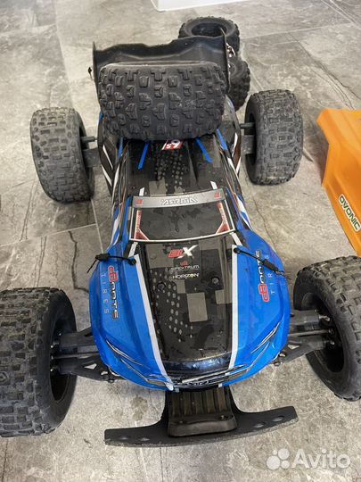 Радио управляемая машина arrma Kraton 6S V4