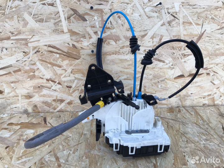 Замок двери задний левый Mercedes-Benz C W204 1.8