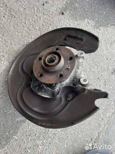 Audi a8d4 задний кулак левый