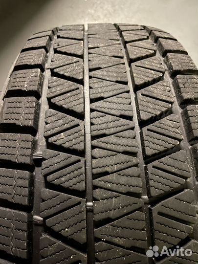 Bridgestone Blizzak DM-V3 245/45 R20 103