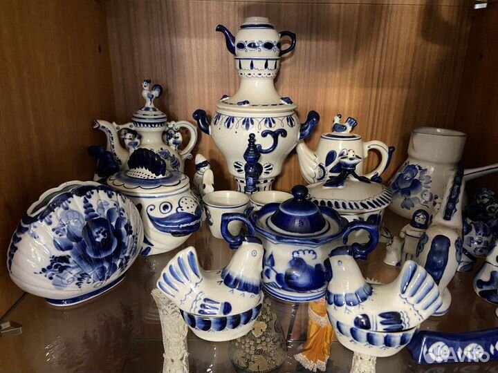 Гжель. Сервиз чайный, салфетница, фигурки