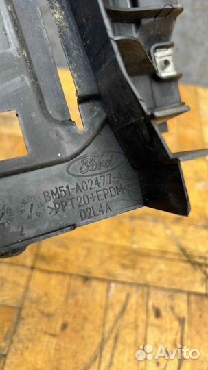 Накладка крыла левая Ford Focus 3