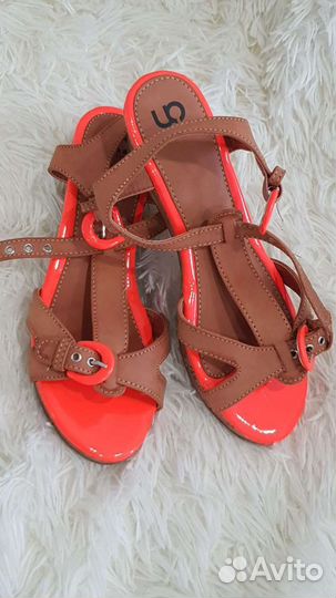 Босоножки для девочки 33 и 35 размер новые