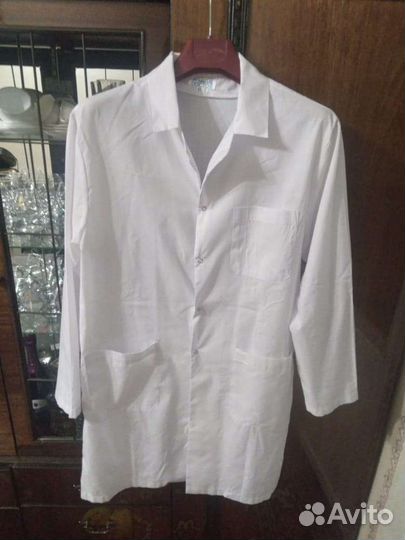 Белый медицинский халат мужской