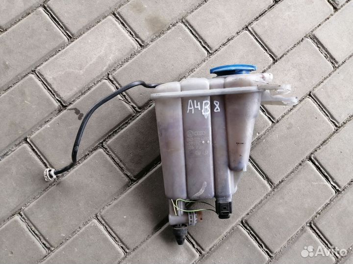 Расширительный бачок Ауди А4 Б8 8K0121403Q