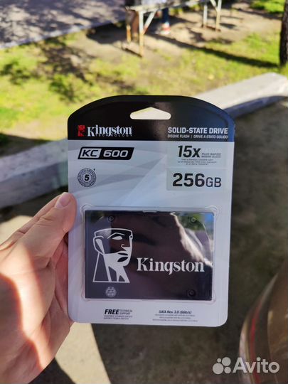 SSD Kingston KC600 256GB