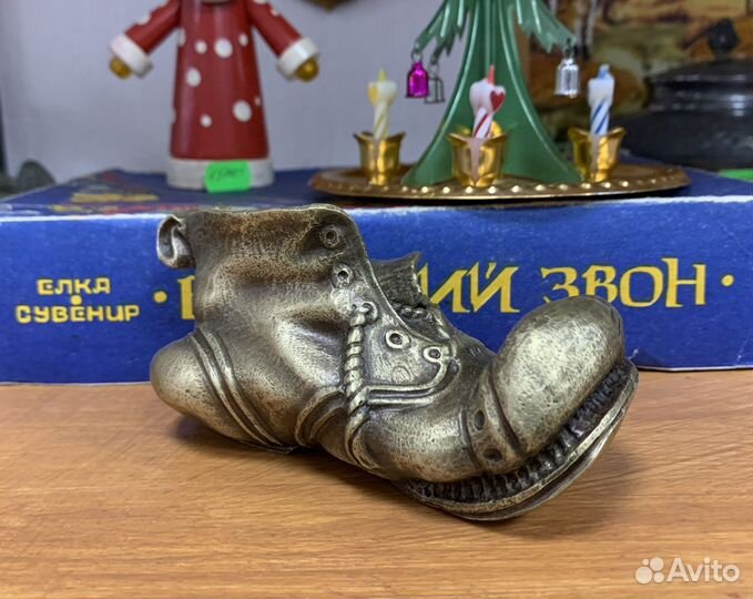 Бронзовый башмак, шкатула, пепельница