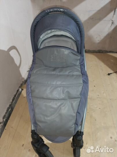 Самая легкая коляск 2 в 1 как новая. zippy