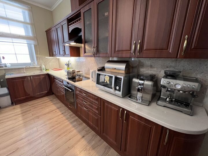 Коттедж 900 м² на участке 100 сот.