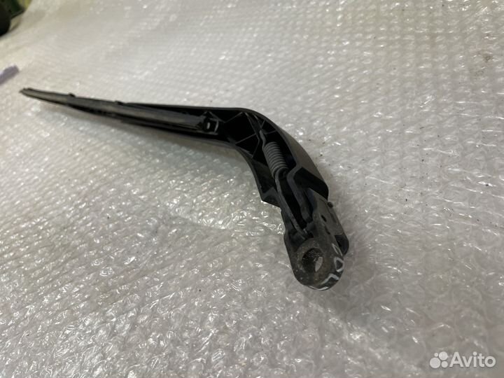 Поводок дворника стеклоочистителя задний Colt Z3