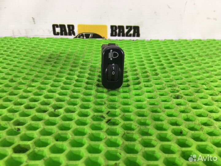 Кнопка корректора фар