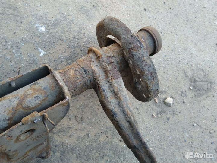 Кулак поворотный передний левый Audi A6 C4