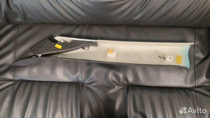 Обшивка стойки передняя правая Land Rover Range