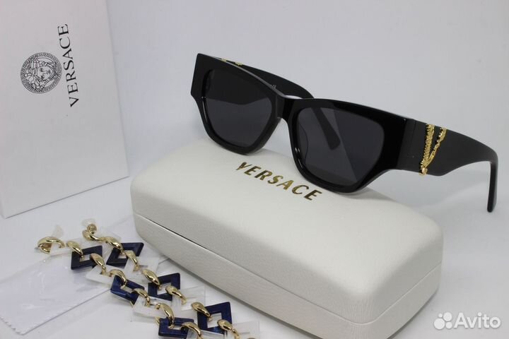 Солнцезащитные очки женские Versace с цепочкой
