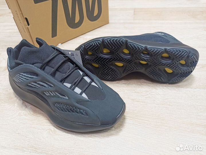 Кроссовки Adidas Yeezy Boost 700 v3