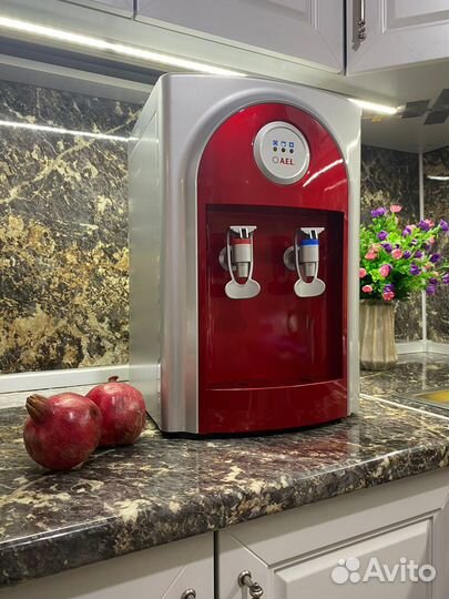 Кулер для воды настольный холодная, горячая вода