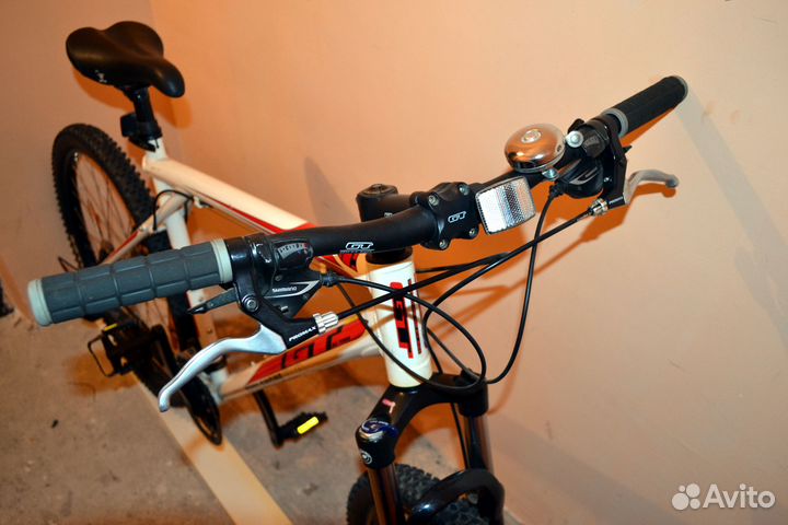 Велосипед GT Avalanche 3.0 Disc White